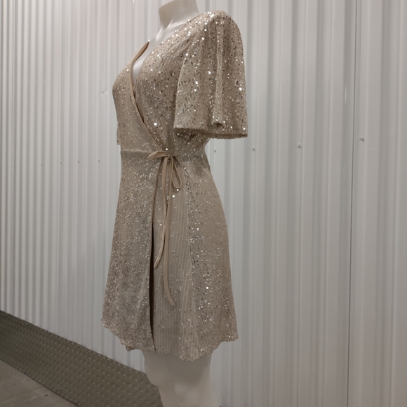 She & Sky Sequin Short Sleeve Wrap Dress size M - Picture 12 of 14